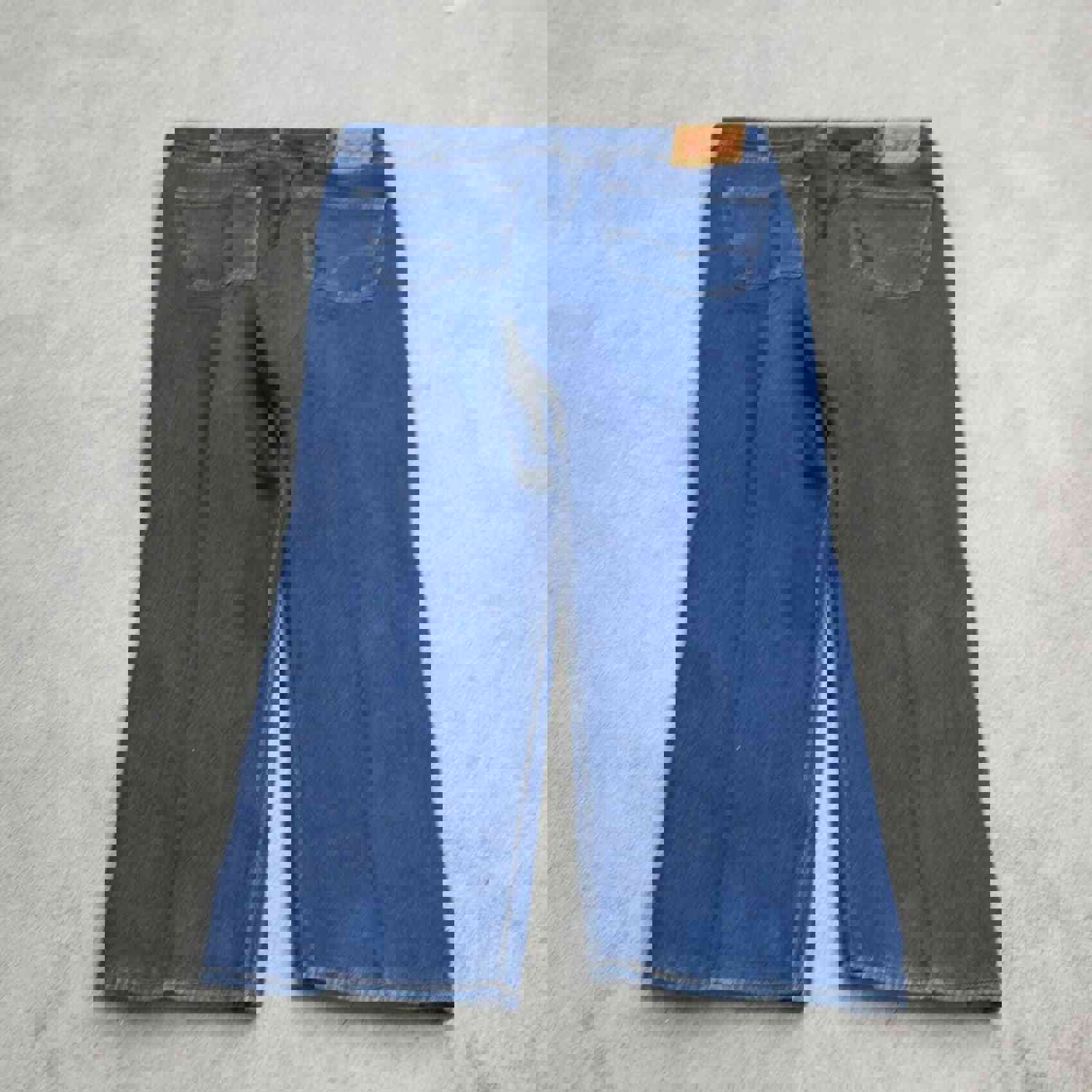 Levis Men's Blue Straight Leg Jeans W38XL32 - Lightweight & Comfortable