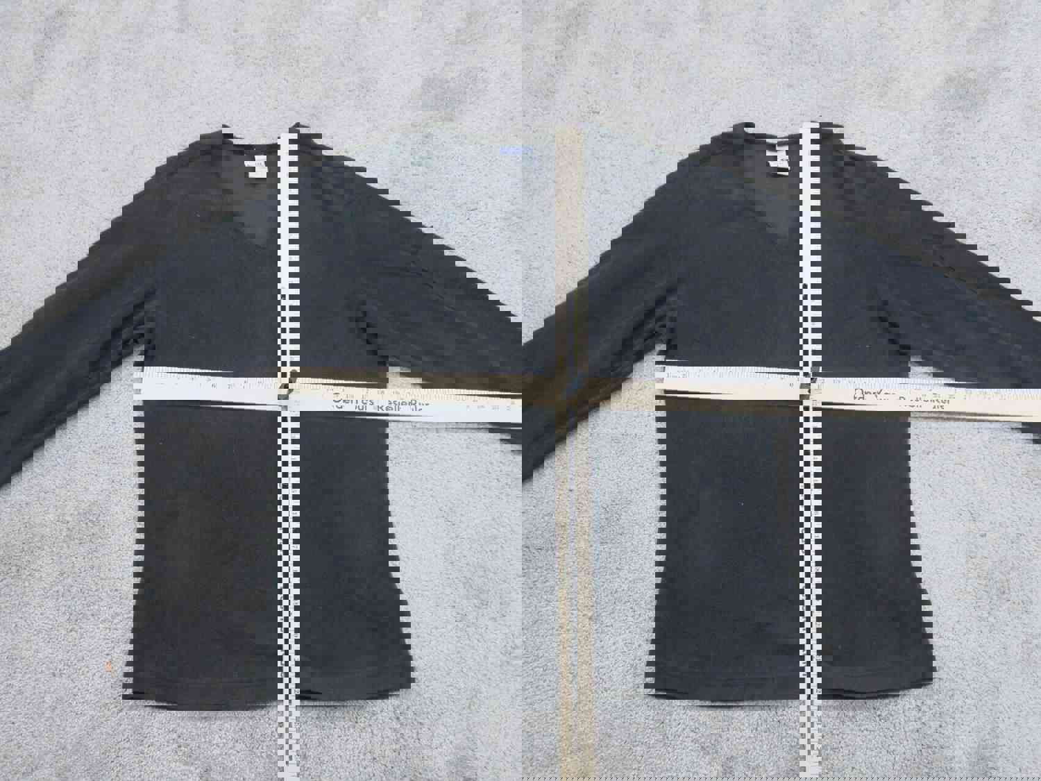 Columbia Women's Medium Black Lightweight Long Sleeve V-Neck Tee Top